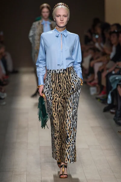 Look 27